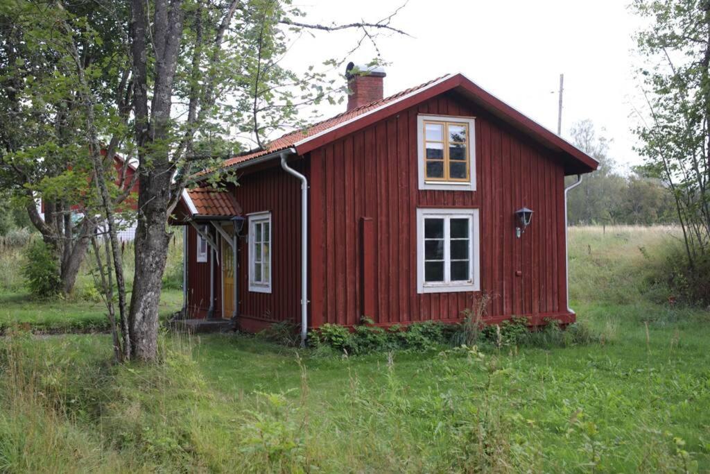 Sjoenaera Stuga Med Bat Och Bastu Ramkvilla Eksteriør billede