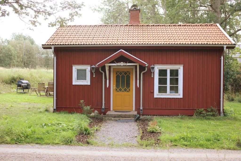 Sjoenaera Stuga Med Bat Och Bastu Ramkvilla Eksteriør billede