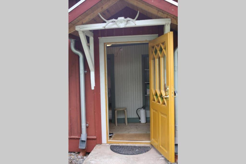 Sjoenaera Stuga Med Bat Och Bastu Ramkvilla Eksteriør billede